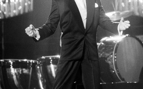 Stilul vestimentar maiestuos al lui Freddie Mercury - travelandbeauty.ro