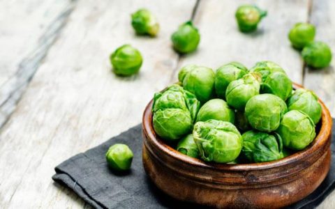 Varză de Bruxelles, la cuptor, cu miere și oțet balsamic - travelandbeauty.ro