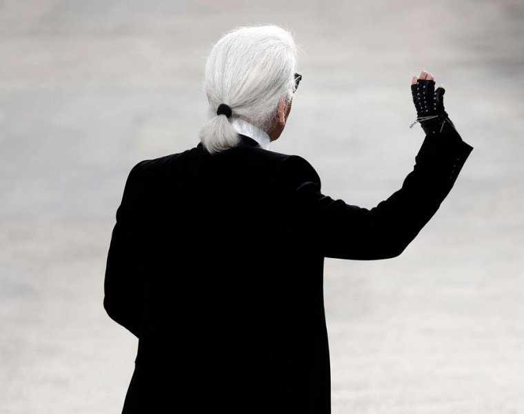 Karl Lagerfeld - emblema casei de modă Chanel - travelandbeauty.ro